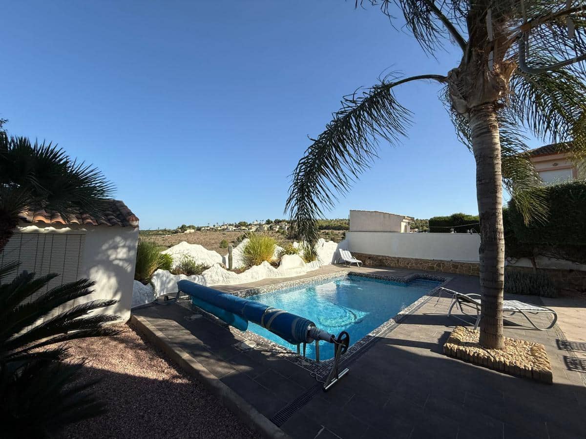 3 slaapkamer Villa te koop in San Miguel de Salinas met zwembad garage - € 525.000 (Ref: 10096919)