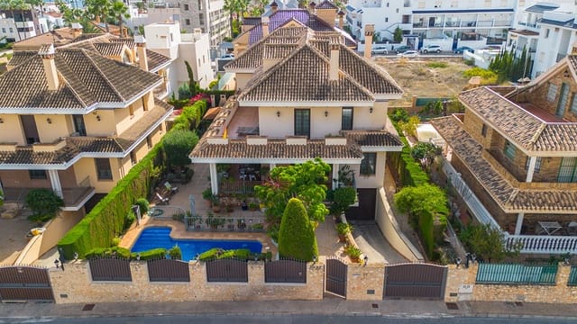 6 sypialnia Willa na sprzedaż w Torrevieja z basenem garażem - 2 490 000 € (Ref: 10096921)