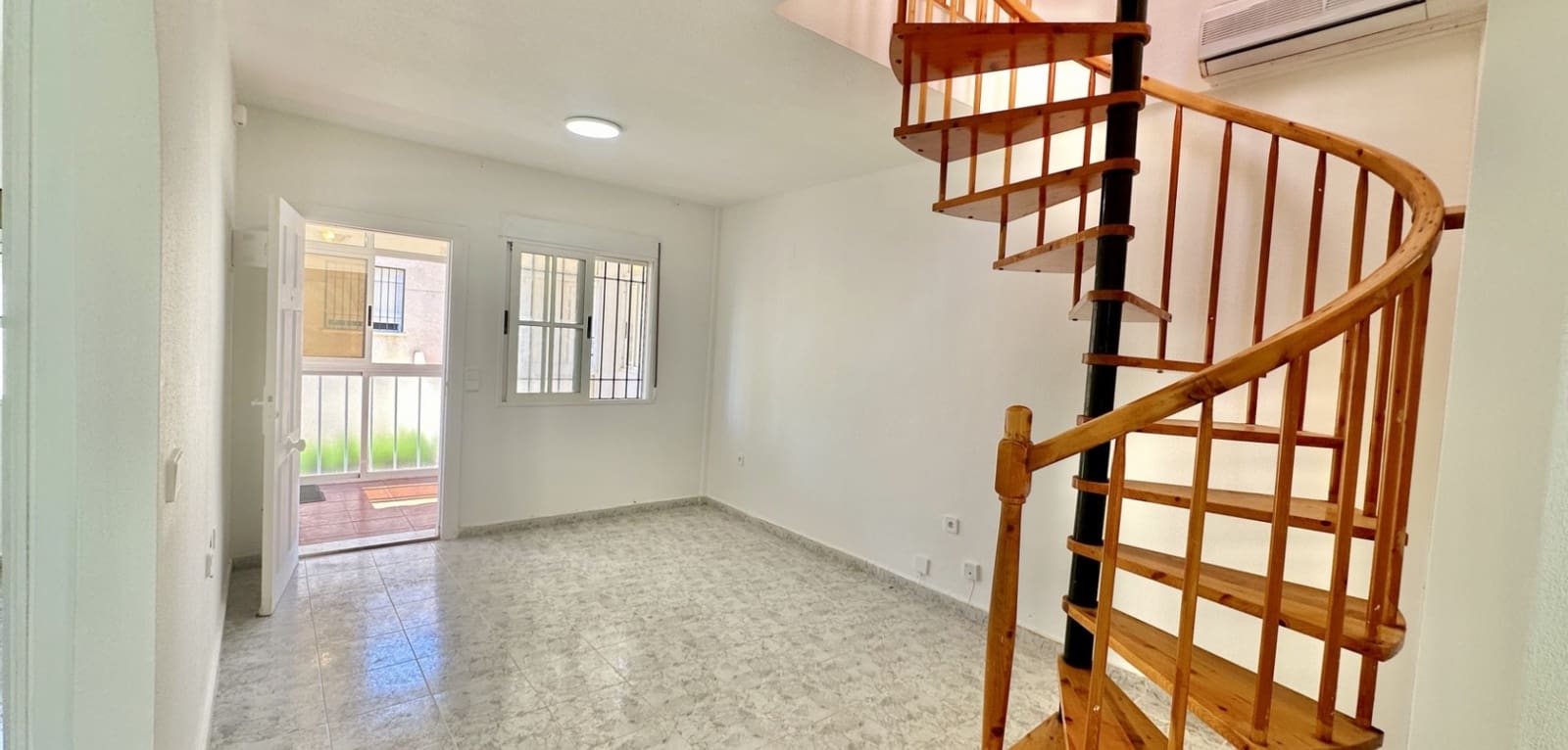 Apartamento de 2 habitaciones en Orihuela Costa en venta con piscina - 139.000 € (Ref: 10096922)