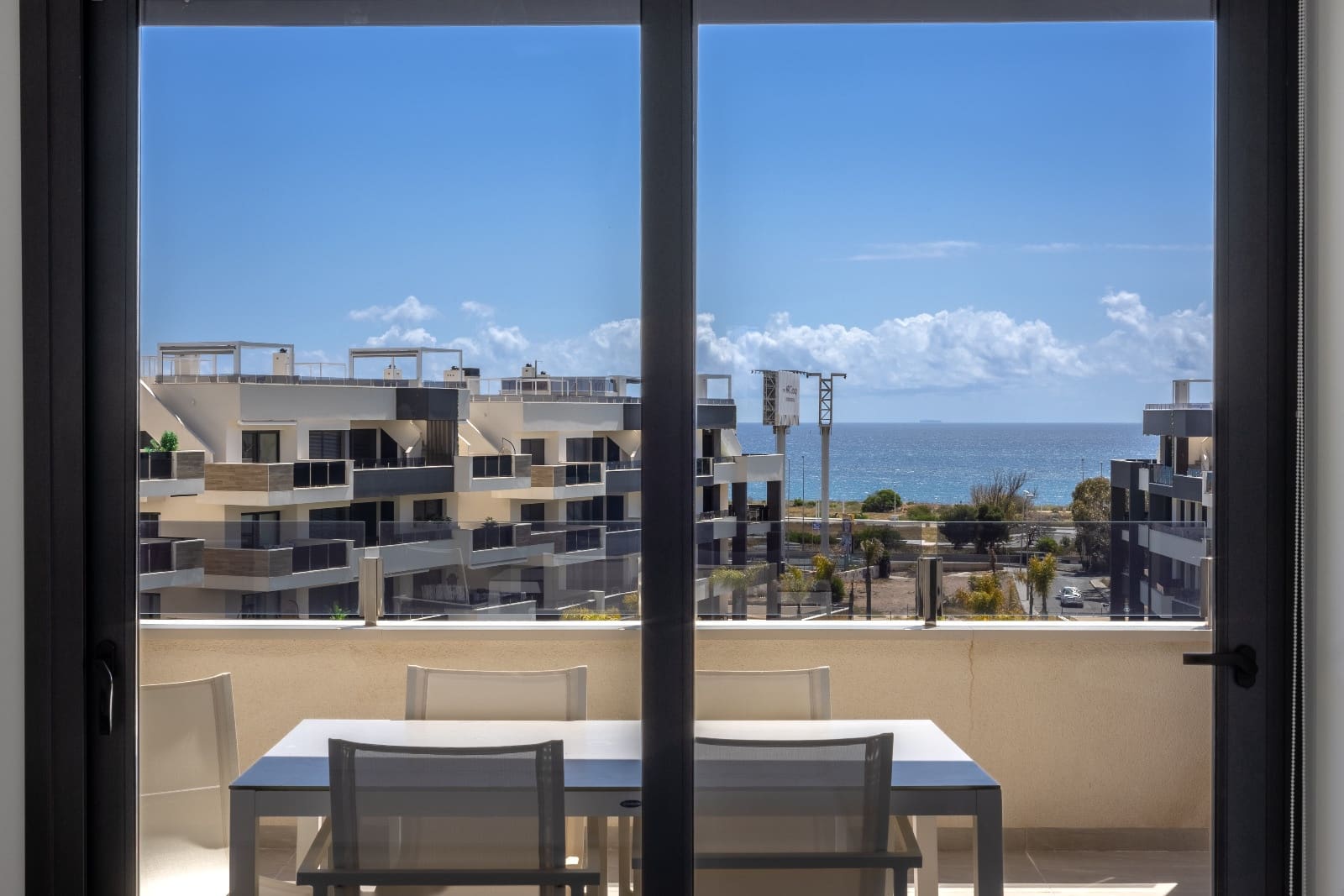 2 makuuhuone Huoneisto myytävänä paikassa Playa Flamenca mukana uima-altaan 
autotalli - 489 000 € (Ref: 10096949)
