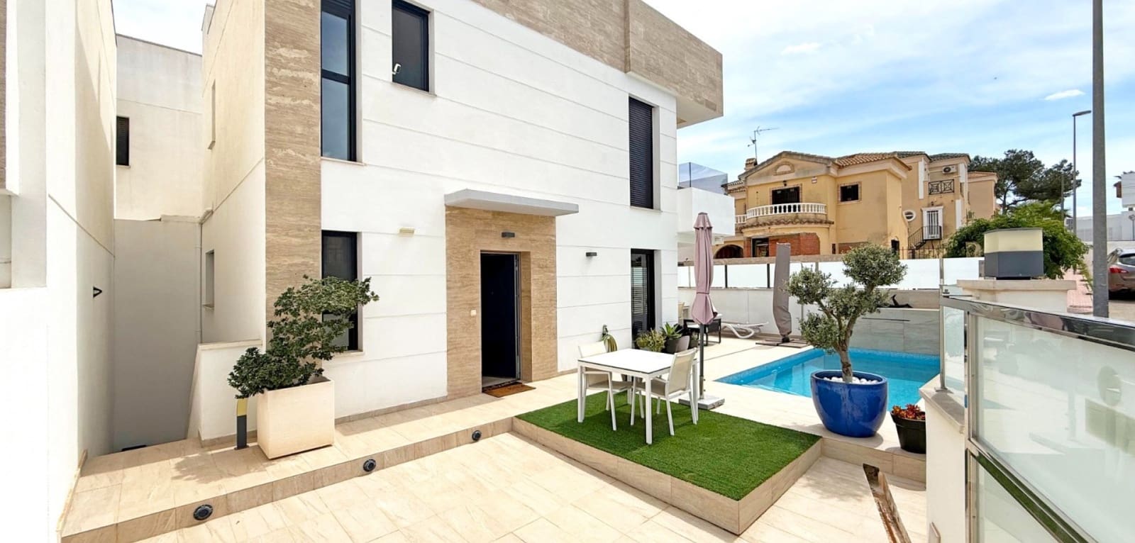 3 makuuhuone Huvila myytävänä paikassa Orihuela Costa mukana uima-altaan 
autotalli - 495 000 € (Ref: 10097005)