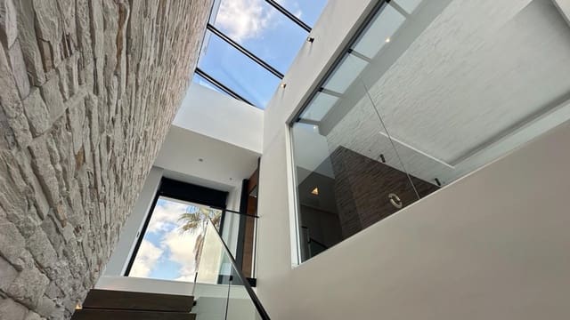 4 soverom Villa til salgs i Villamartin, Orihuela med svømmebasseng garasje - € 2 950 000 (Ref: 10097012)