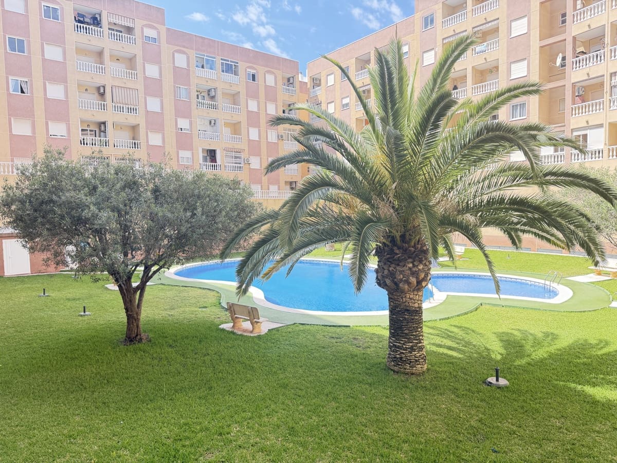 2 soveværelse Lejlighed til salg i Torrevieja med swimmingpool - € 150.000 (Ref: 10097047)