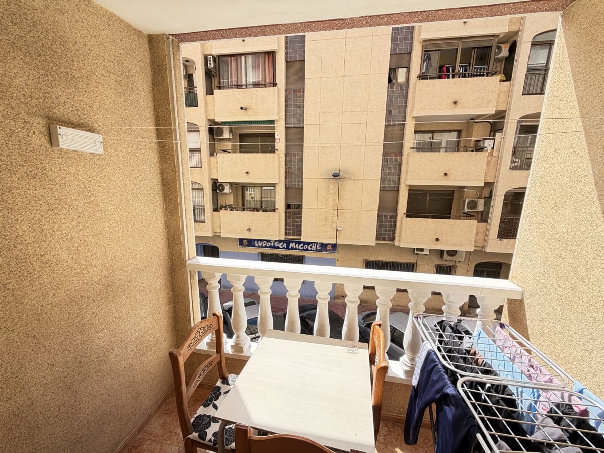 2 soveværelse Lejlighed til salg i Torrevieja med swimmingpool - € 150.000 (Ref: 10097047)