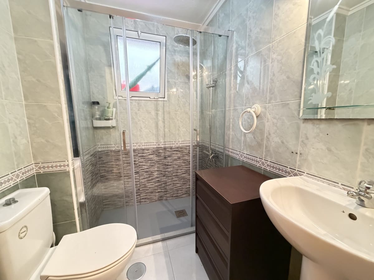 2 soveværelse Lejlighed til salg i Torrevieja med swimmingpool - € 150.000 (Ref: 10097047)