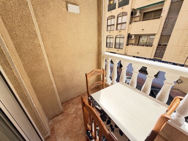 2 soveværelse Lejlighed til salg i Torrevieja med swimmingpool - € 150.000 (Ref: 10097047)