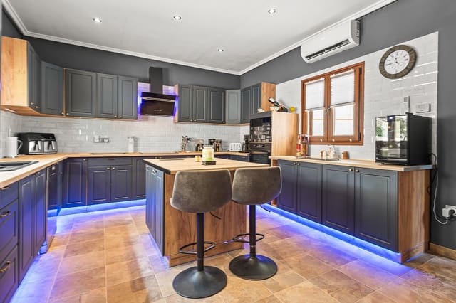 4 soveværelse Finca/Landehus til salg i Torremendo, Orihuela med swimmingpool garage - € 544.990 (Ref: 10097063)