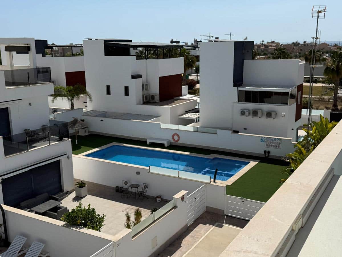 Apartamento de 3 habitaciones en Torre de la Horadada en venta con piscina garaje - 339.900 € (Ref: 10097075)