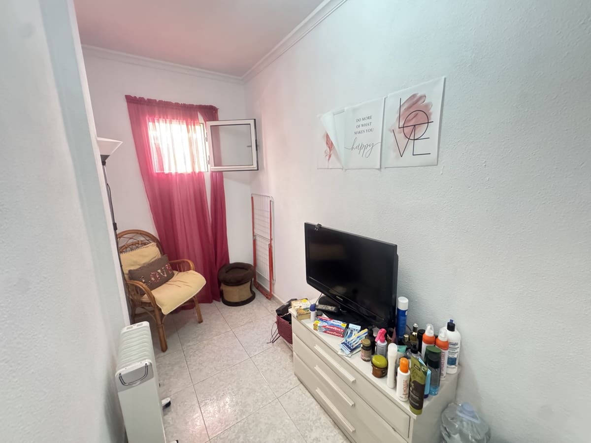 Chalet de 4 habitaciones en Villamartin en venta - 299.000 € (Ref: 10097170)