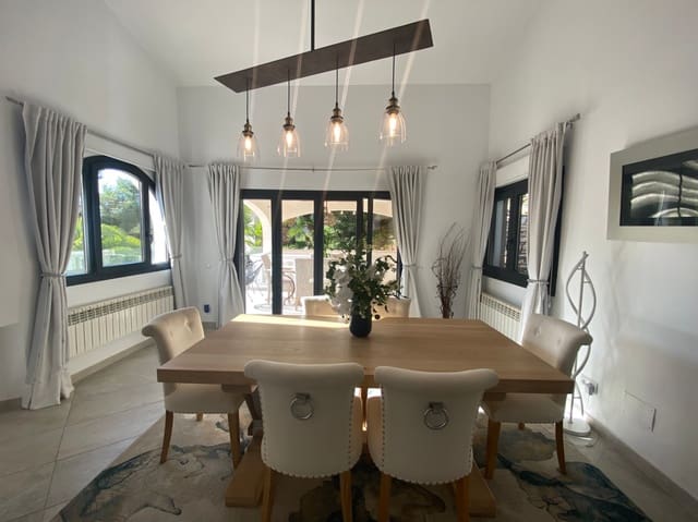 4 bedroom Villa for sale in Costa de la Calma, Calvià with pool garage - € 2,350,000 (Ref: 10135441)