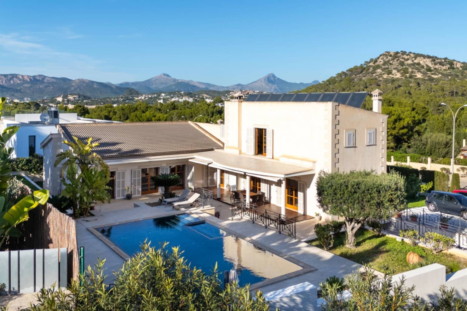 5 bedroom Villa for sale in Calvia with pool garage - € 2,500,000 (Ref: 10135442)