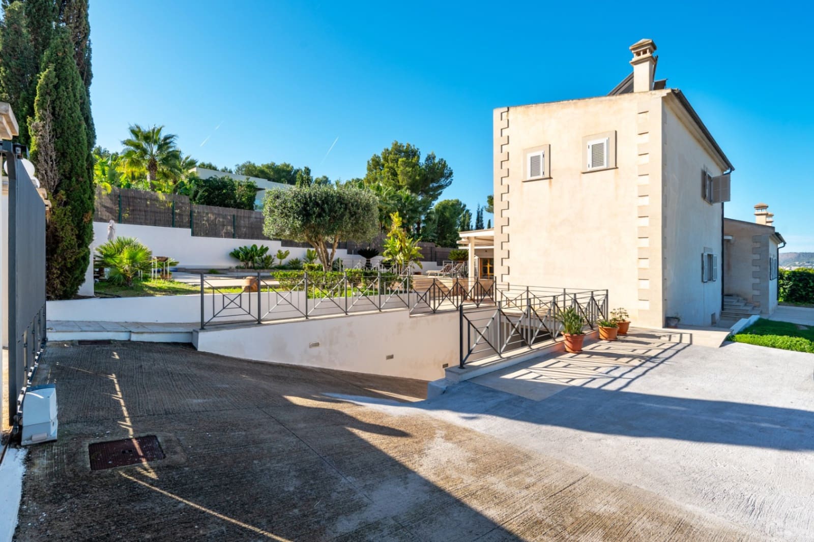5 bedroom Villa for sale in Calvia with pool garage - € 2,500,000 (Ref: 10135442)