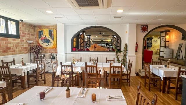 2 chambre Local Commercial à vendre à Torrevieja - 560 000 € (Ref: 10153054)