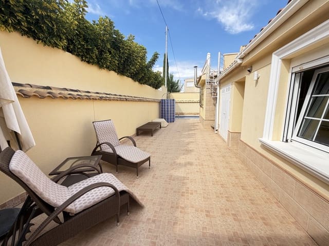 4 soverom Villa til salgs i Cabo Roig, Orihuela med svømmebasseng garasje - € 749 000 (Ref: 10165728)