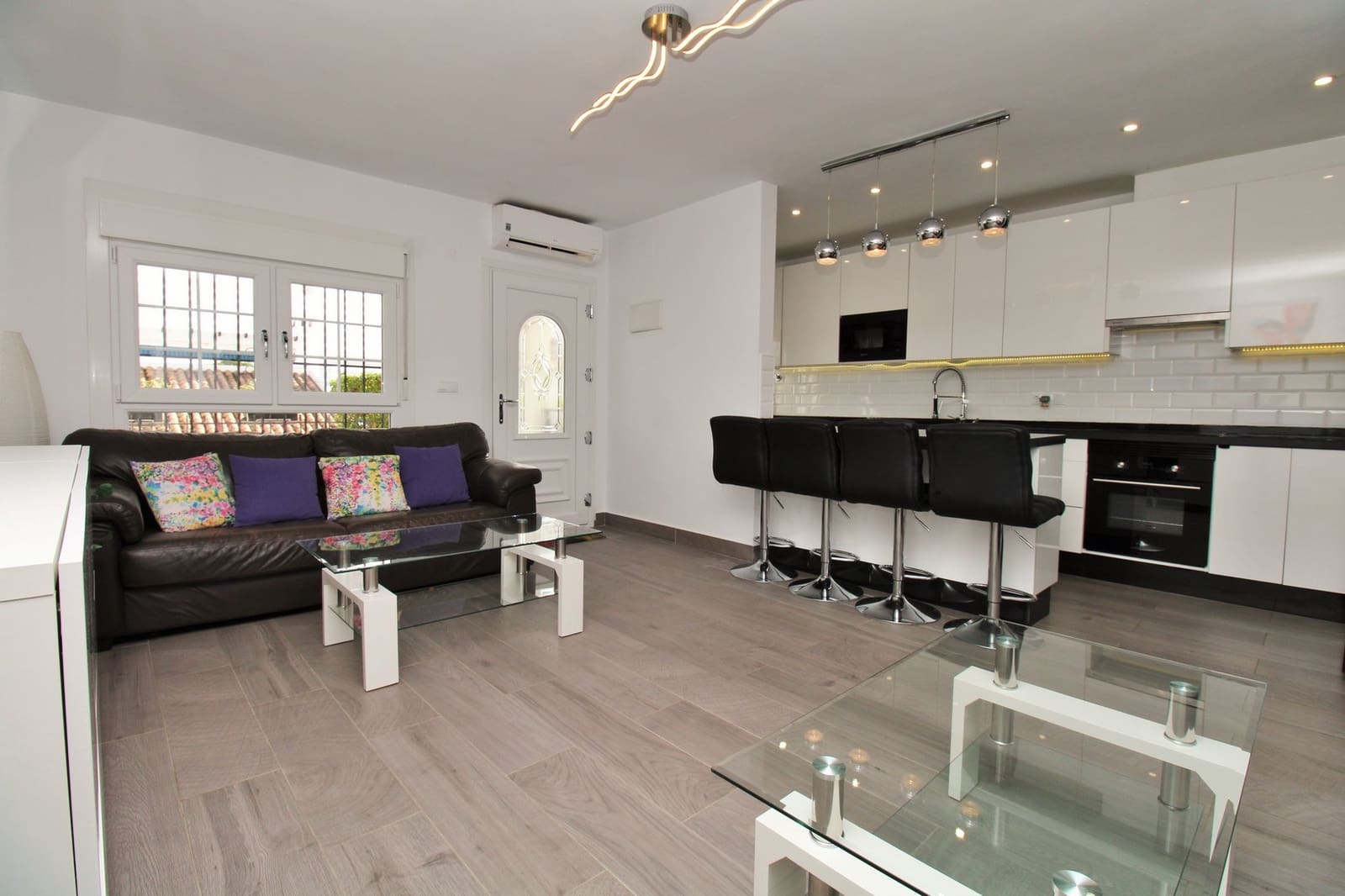3 bedroom Townhouse for sale in Villamartin with pool - € 289,000 (Ref: 10165743)