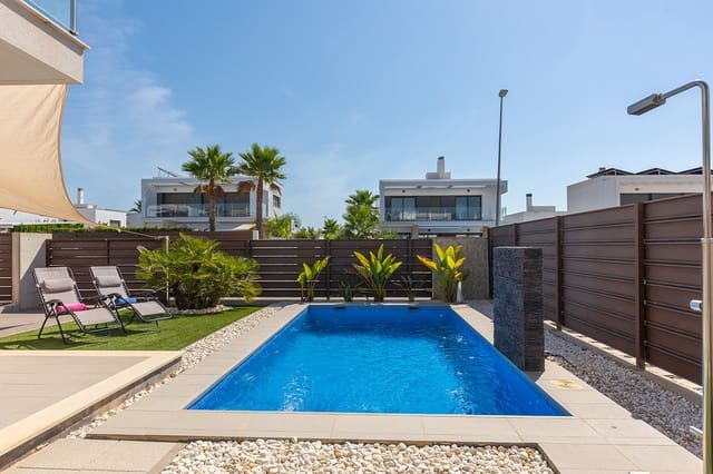 3 soverom Villa til salgs i Vistabella, Orihuela med svømmebasseng garasje - € 395 000 (Ref: 10179142)