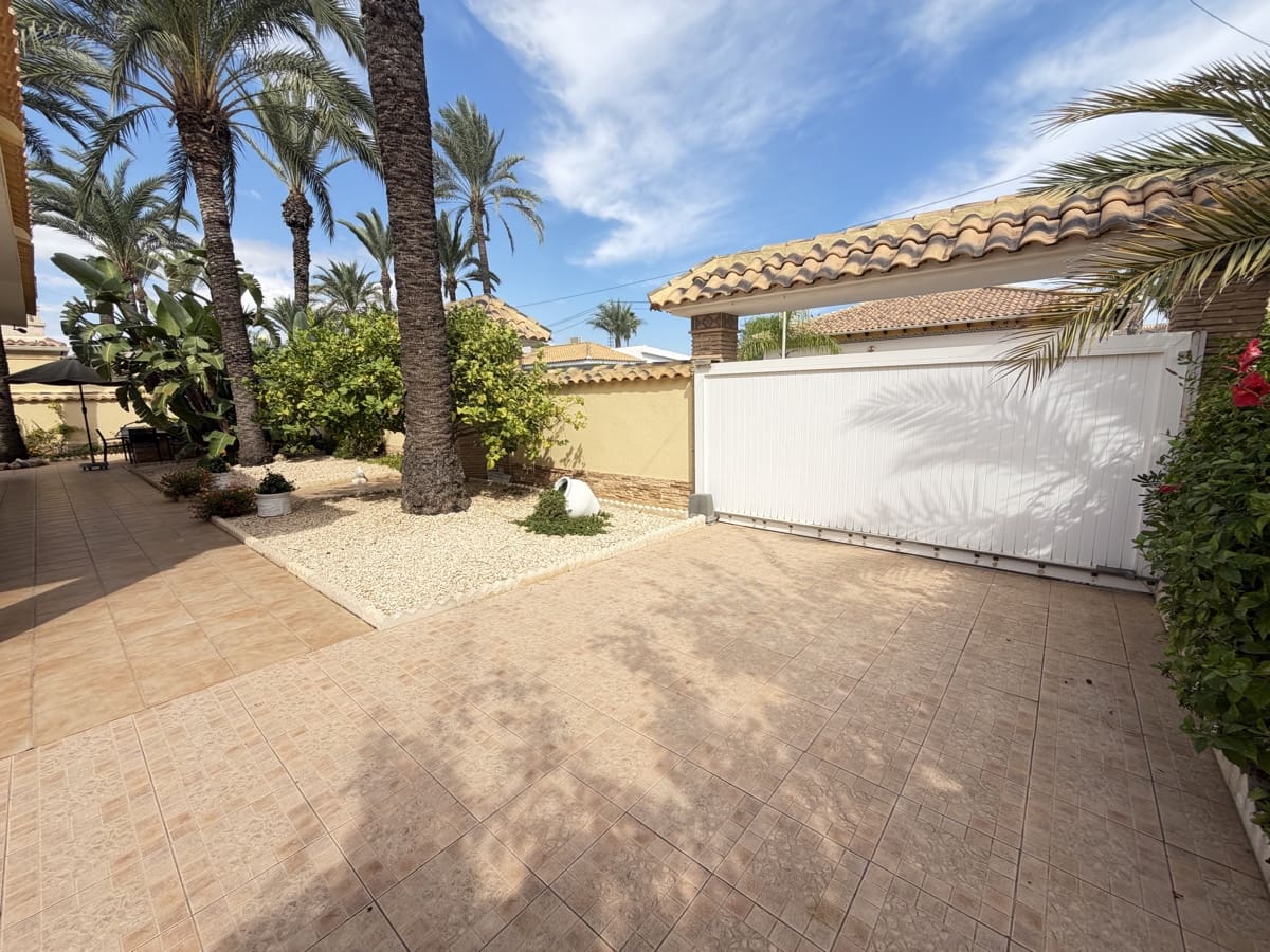 4 chambre Villa/Maison à vendre à Cabo Roig avec piscine garage - 749 000 € (Ref: 10179156)
