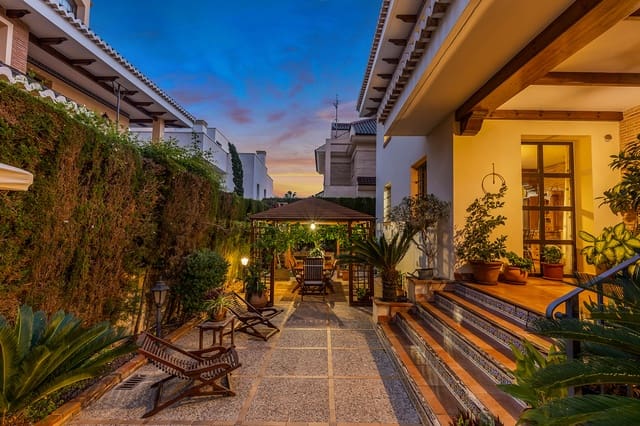 6 bedroom Villa for sale in Torrevieja - € 2,490,000 (Ref: 4889188)