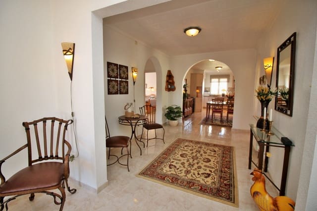 4 slaapkamer Villa te koop in Torrevieja - € 525.000 (Ref: 4889236)