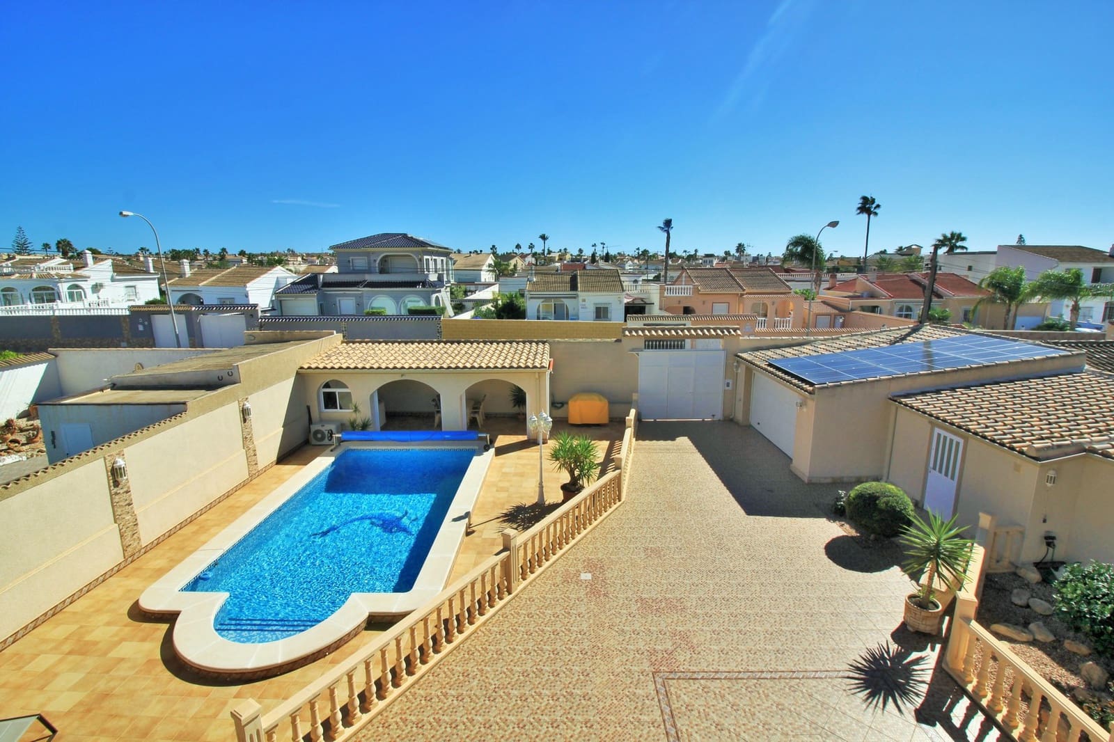 4 slaapkamer Villa te koop in Torrevieja - € 525.000 (Ref: 4889236)