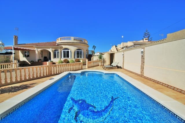 4 slaapkamer Villa te koop in Torrevieja - € 525.000 (Ref: 4889236)
