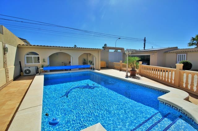 4 slaapkamer Villa te koop in Torrevieja - € 525.000 (Ref: 4889236)