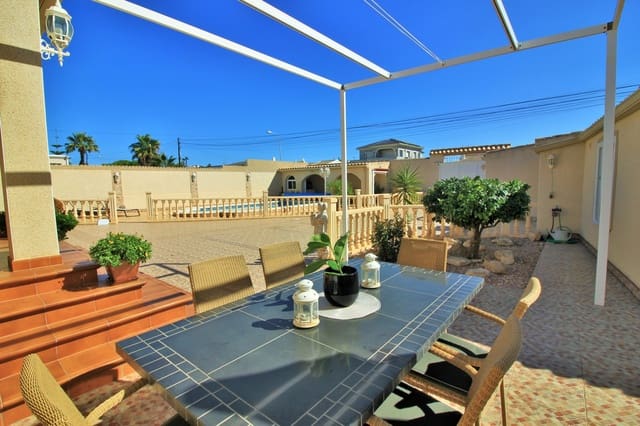 4 slaapkamer Villa te koop in Torrevieja - € 525.000 (Ref: 4889236)