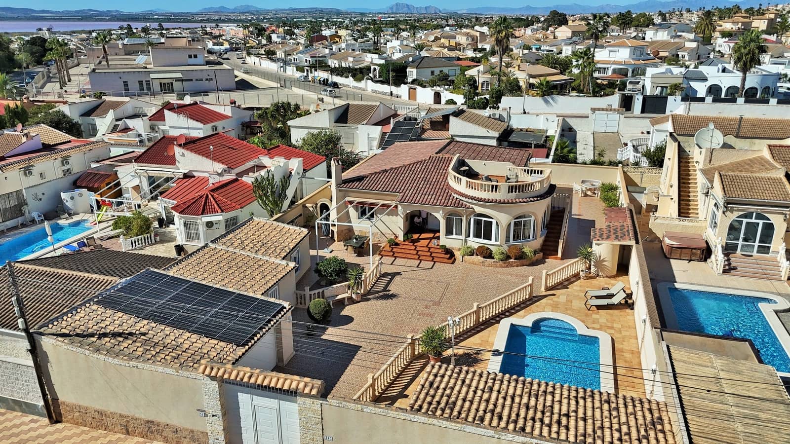 4 slaapkamer Villa te koop in Torrevieja - € 525.000 (Ref: 4889236)
