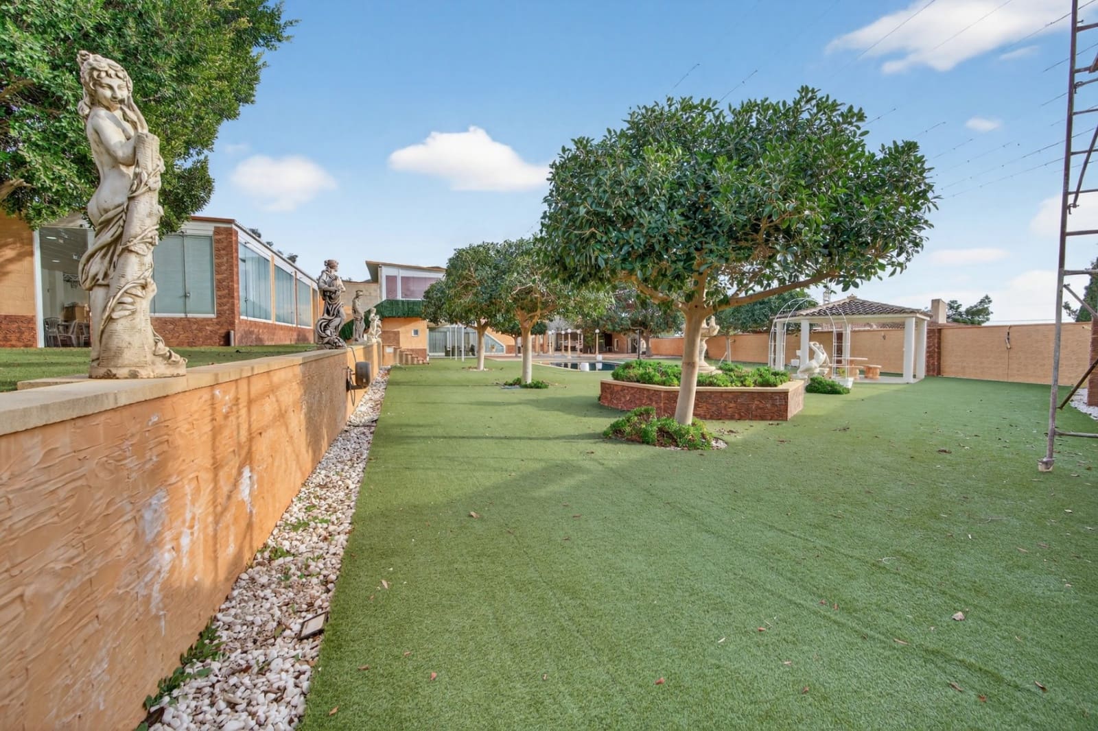 5 bedroom Villa for sale in Alicante / Alacant city - € 815,000 (Ref: 7871959)