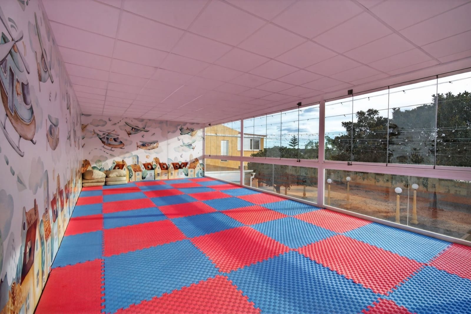 5 bedroom Villa for sale in Alicante / Alacant city - € 815,000 (Ref: 7871959)