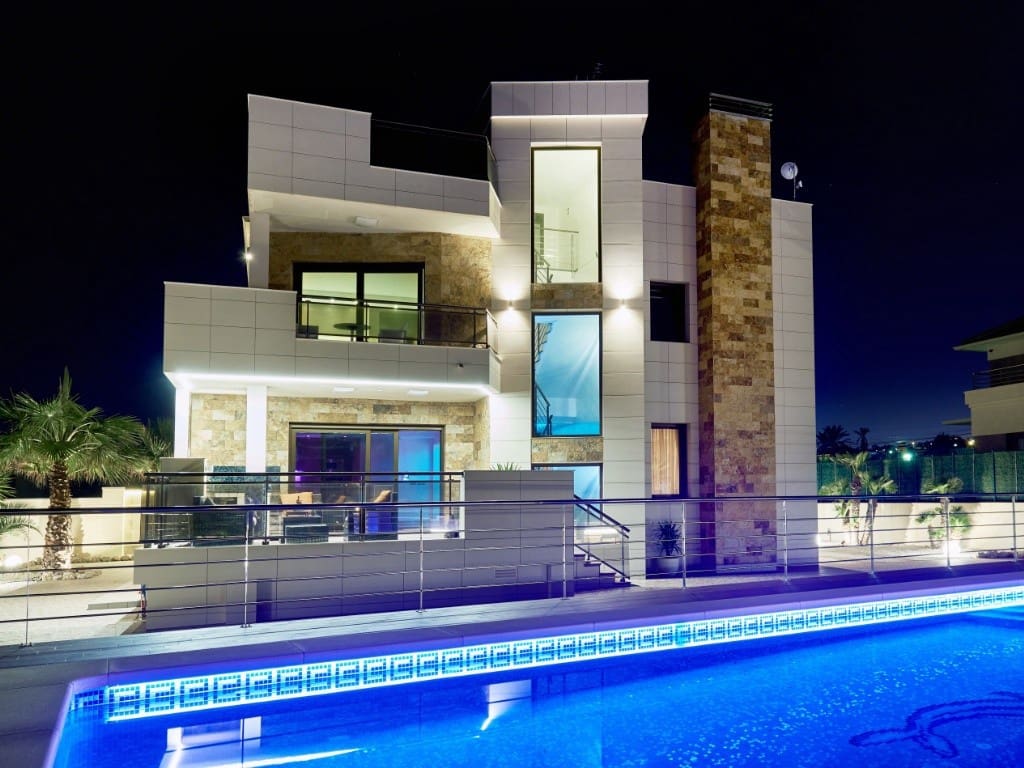 3 bedroom Villa for sale in La Mata, Torrevieja with pool garage €