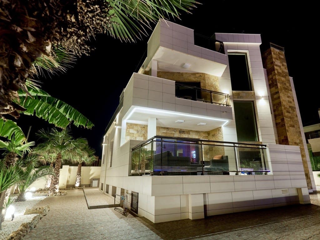 3 bedroom Villa for sale in La Mata, Torrevieja with pool garage €