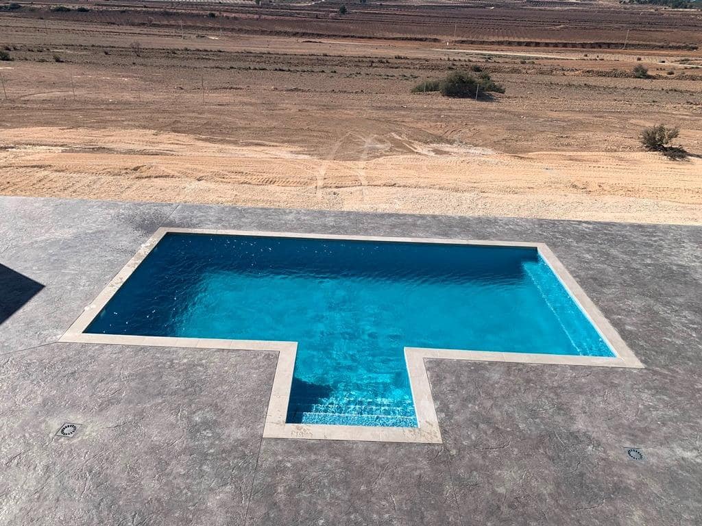 Chalet de 4 habitaciones en Pinoso en venta con piscina garaje - 518.000 € (Ref: 8329953)