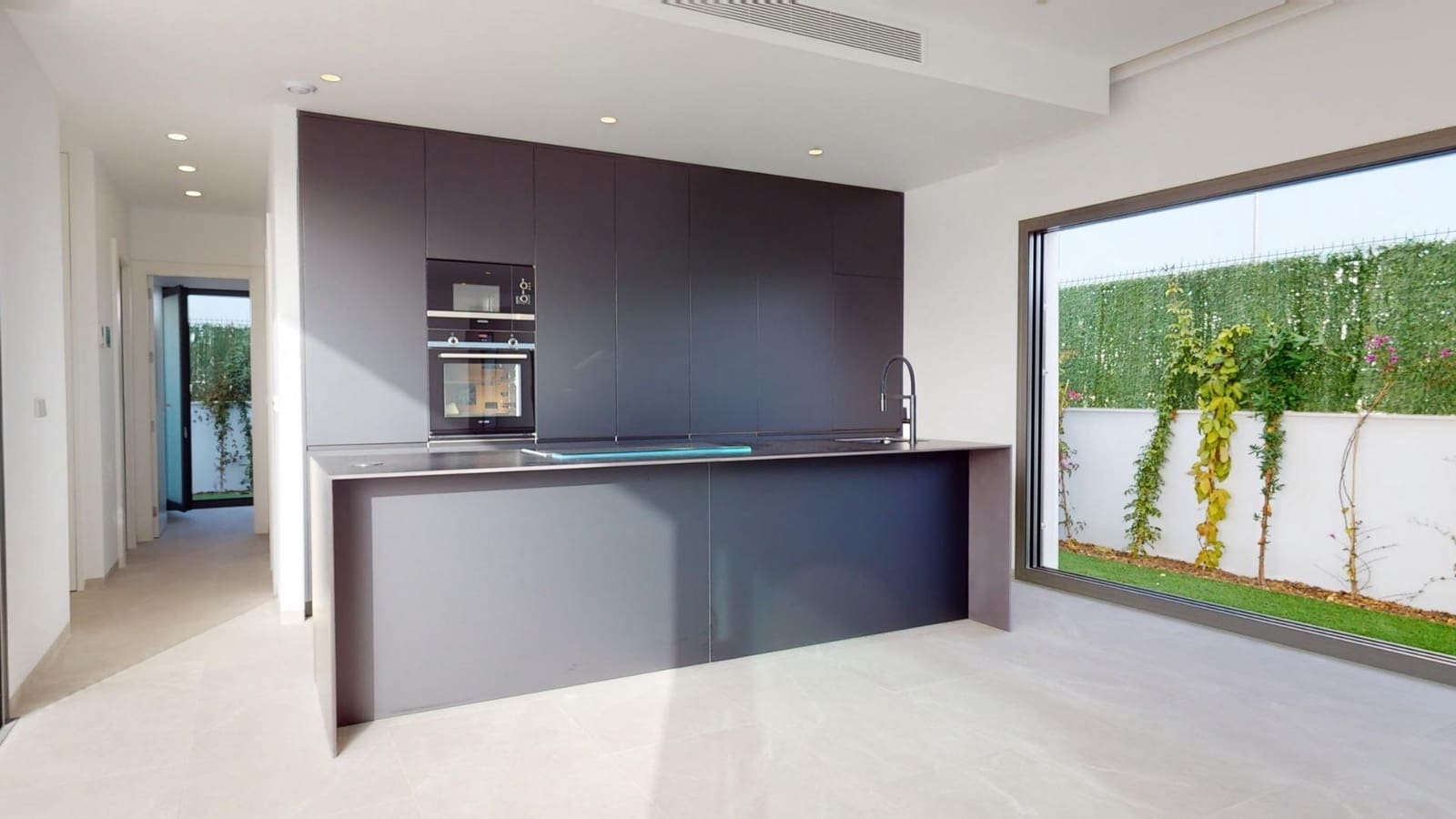 3 sypialnia Willa na sprzedaż w Los Alcazares z basenem garażem - 689 900 € (Ref: 8760937)