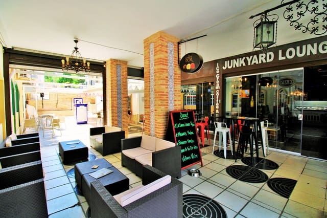 Commercial for sale in Villamartin, Orihuela - € 299,000 (Ref: 9299159)