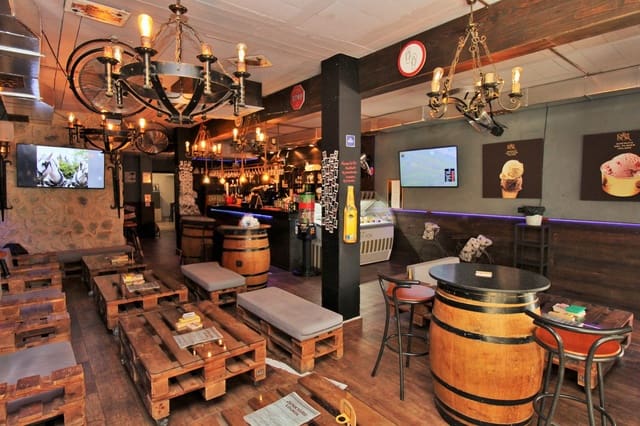 Commercial for sale in Villamartin, Orihuela - € 299,000 (Ref: 9299159)