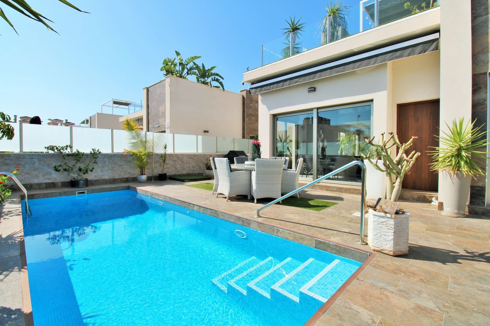 4 bedroom Villa for sale in Villamartin - € 477,000 (Ref: 9299161)
