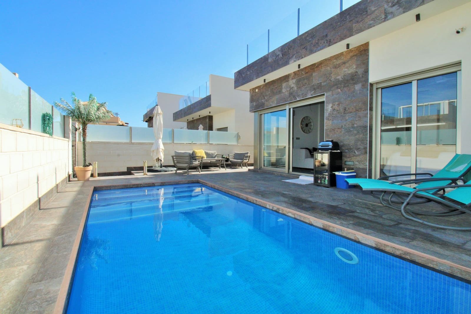 3 bedroom Villa for sale in Villamartin with pool - € 369,950 (Ref: 9299168)