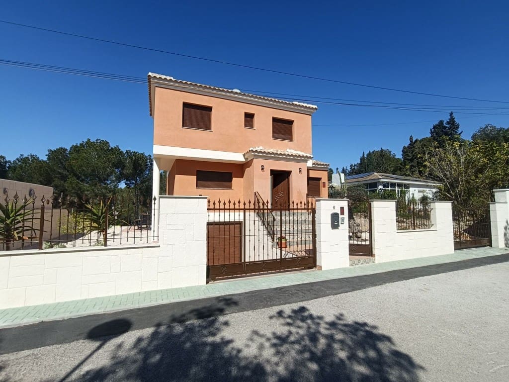 5 bedroom Villa for sale in Pinar de Campoverde with garage - € 810,000 (Ref: 9299276)