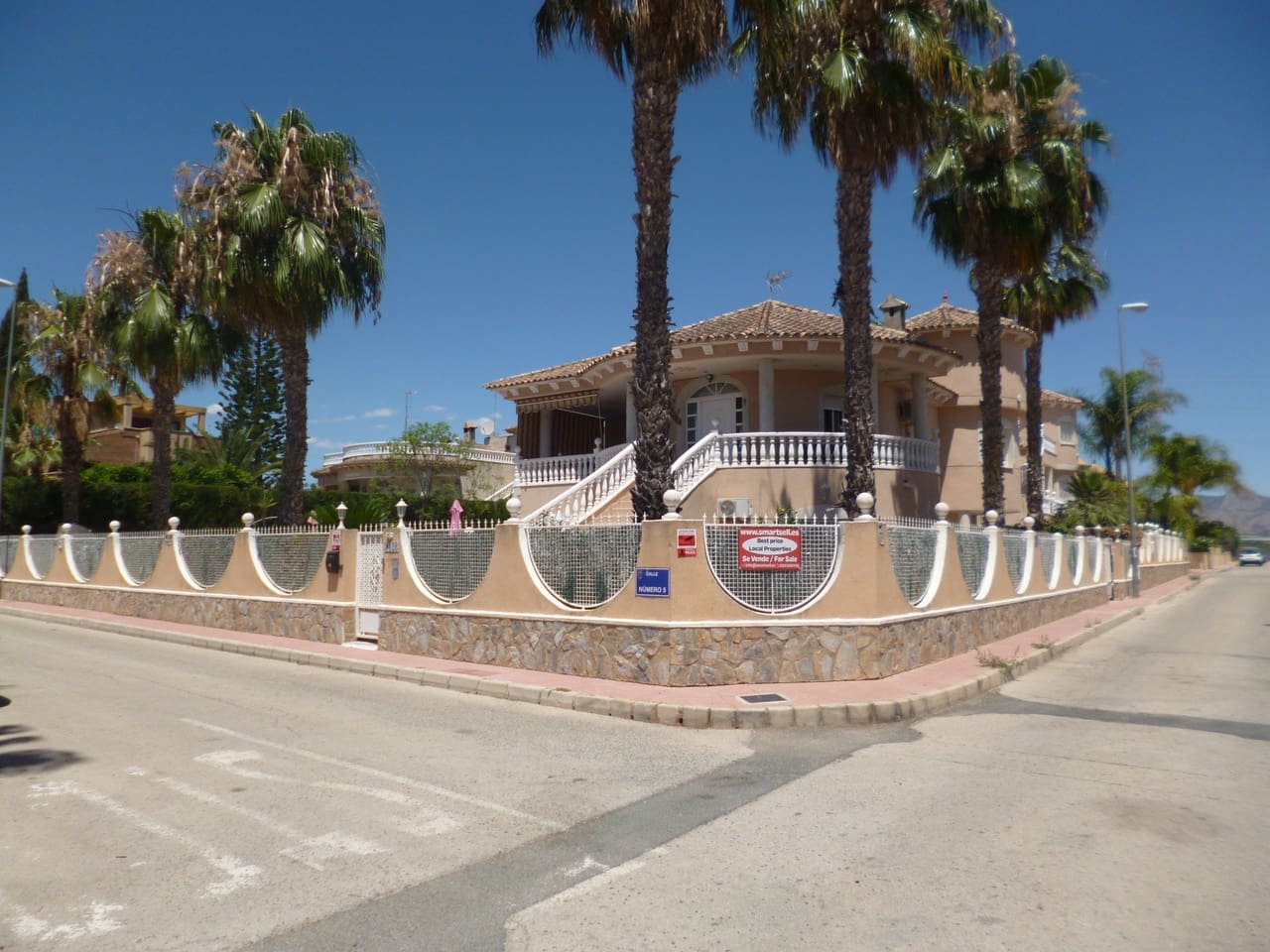 4 bedroom Villa for sale in La Murada with pool - € 299,995 (Ref: 9299289)
