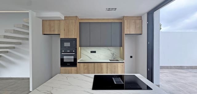 4 sypialnia Willa na sprzedaż w Torrevieja z basenem garażem - 495 000 € (Ref: 9299353)