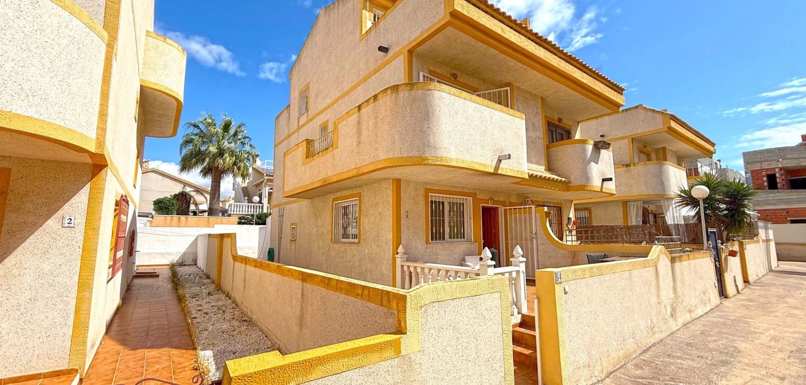 3 bedroom Villa for sale in Torrevieja - € 189,000 (Ref: 9299363)