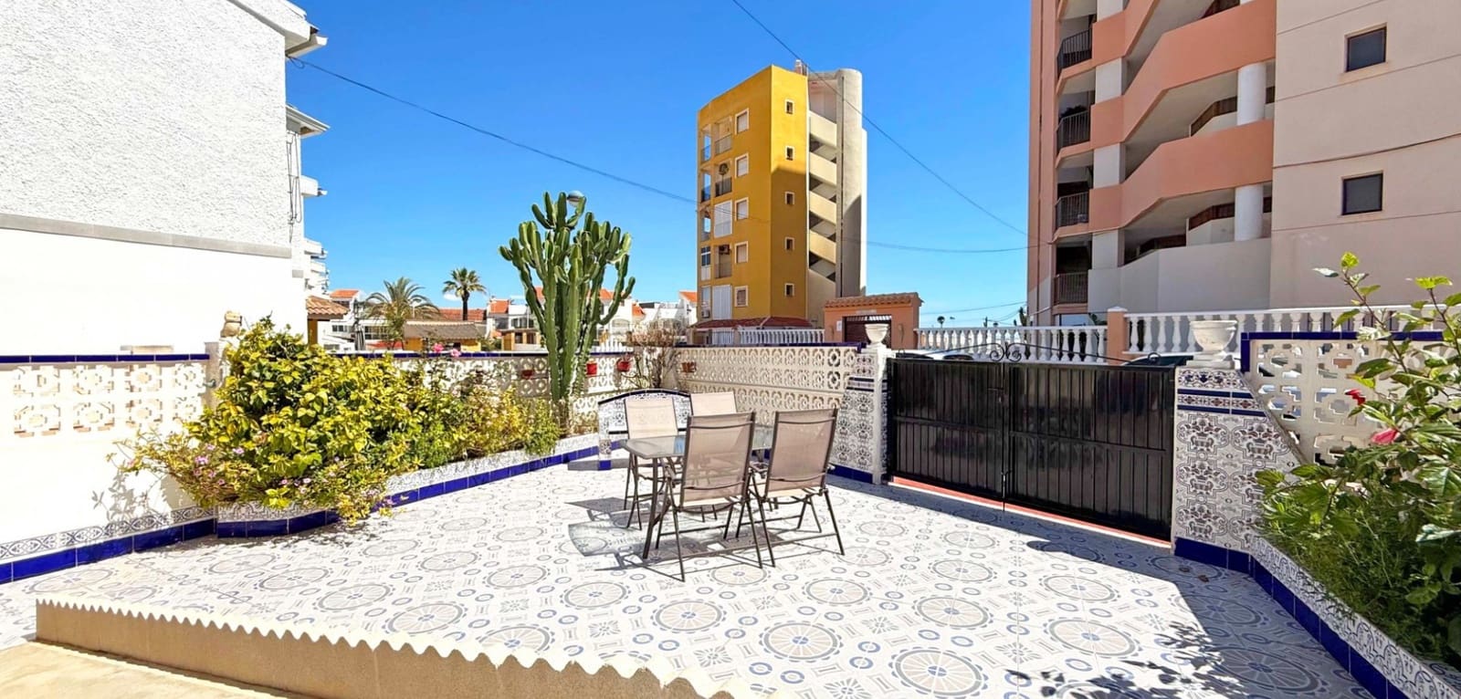 2 bedroom Apartment for sale in Torrevieja - € 169,900 (Ref: 9299365)
