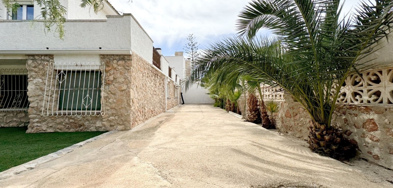 7 bedroom Villa for sale in Orihuela Costa with pool - € 899,000 (Ref: 9299375)