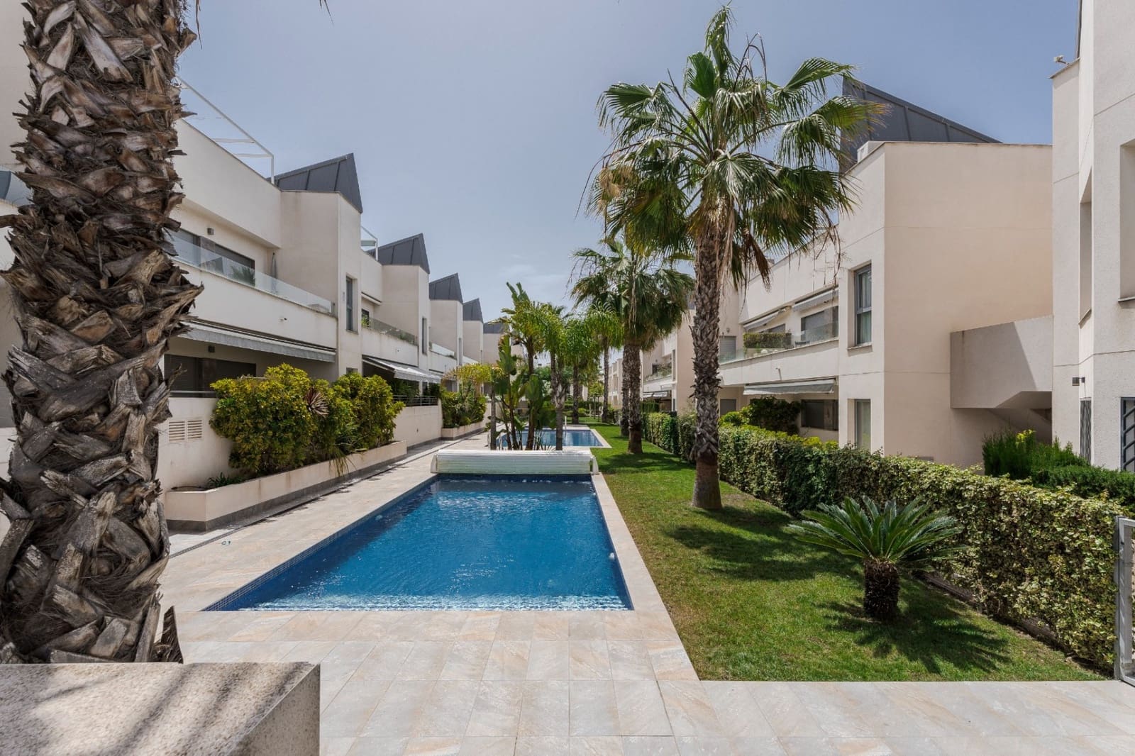 3 soveværelse Villa til salg i La Veleta med swimmingpool garage - € 399.000 (Ref: 9299399)