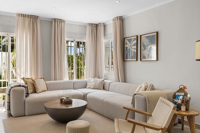 3 soveværelse Villa til salg i Cabo de las Huertas, Alicante by med swimmingpool garage - € 990.000 (Ref: 9299404)