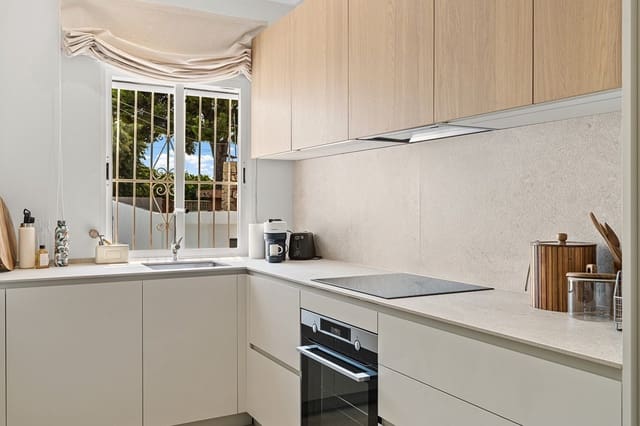 3 soveværelse Villa til salg i Cabo de las Huertas, Alicante by med swimmingpool garage - € 990.000 (Ref: 9299404)