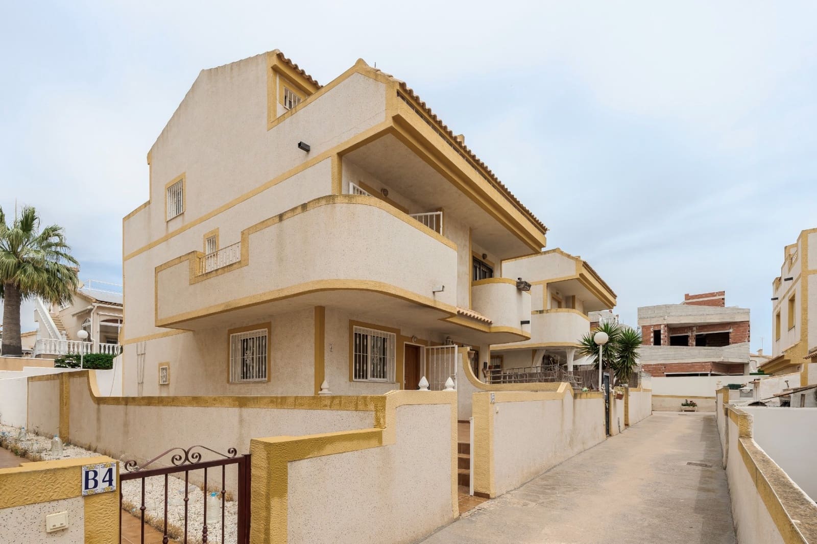 3 bedroom Townhouse for sale in Orihuela Costa with pool - € 189,000 (Ref: 9299406)