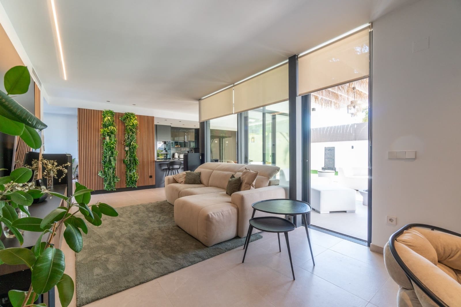 2 bedroom Villa for sale in Torrevieja with pool garage - € 649,000 (Ref: 9299417)