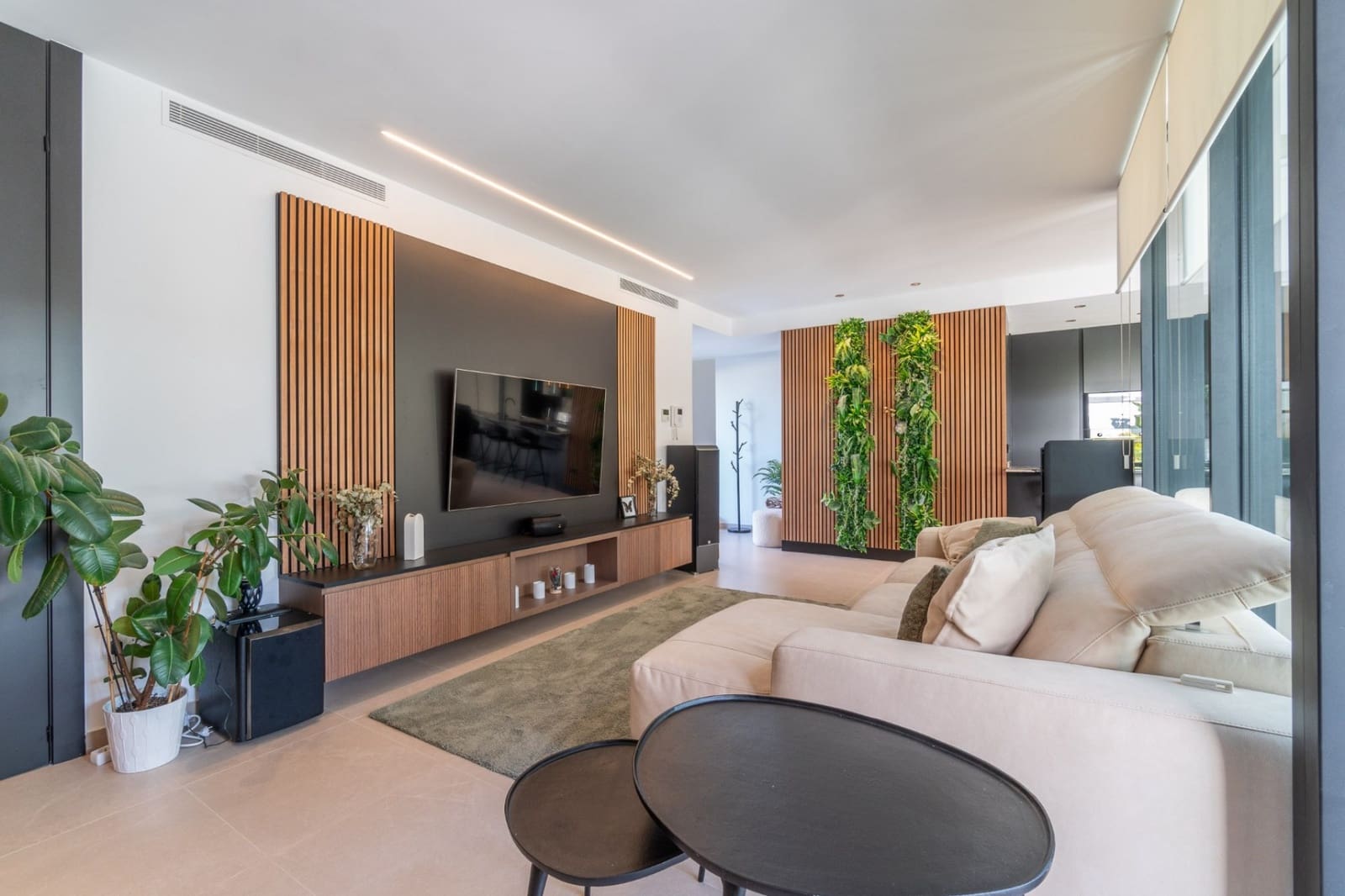 2 bedroom Villa for sale in Torrevieja with pool garage - € 649,000 (Ref: 9299417)